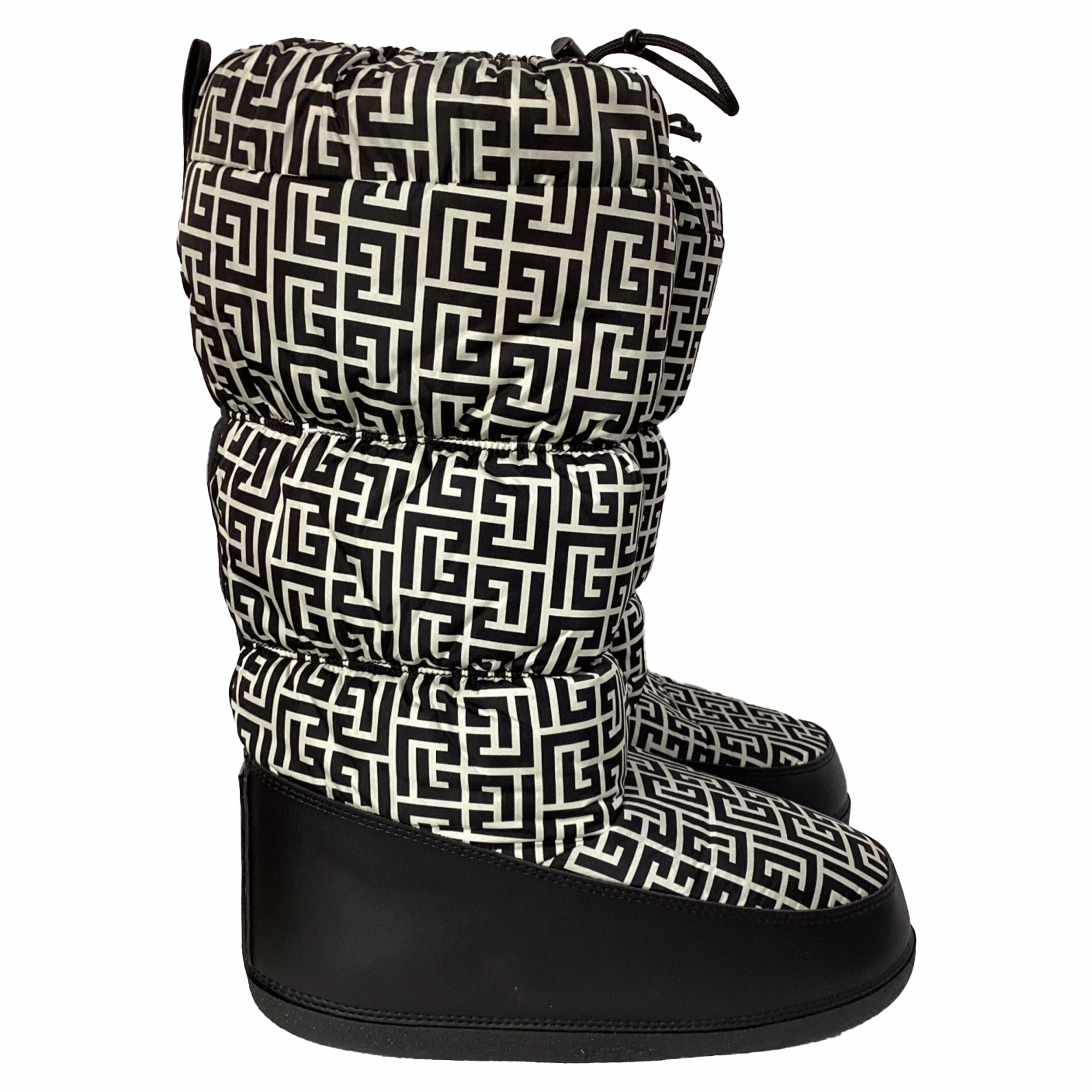 Balmain Printed Quilted Snow Boots in Black and White Polyamide Mens Chukka Boots outlet deals