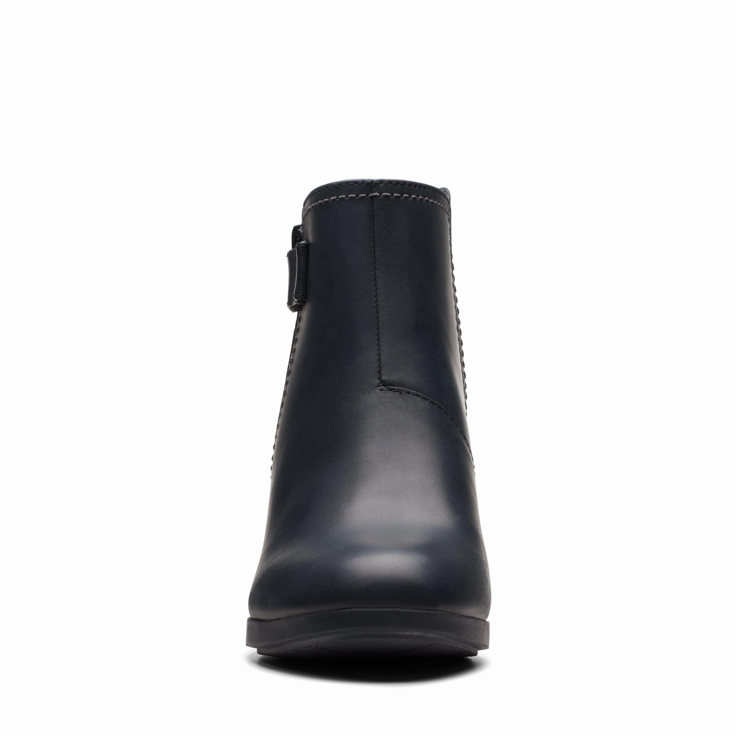 Clarks Bayla Glow in Black Leather