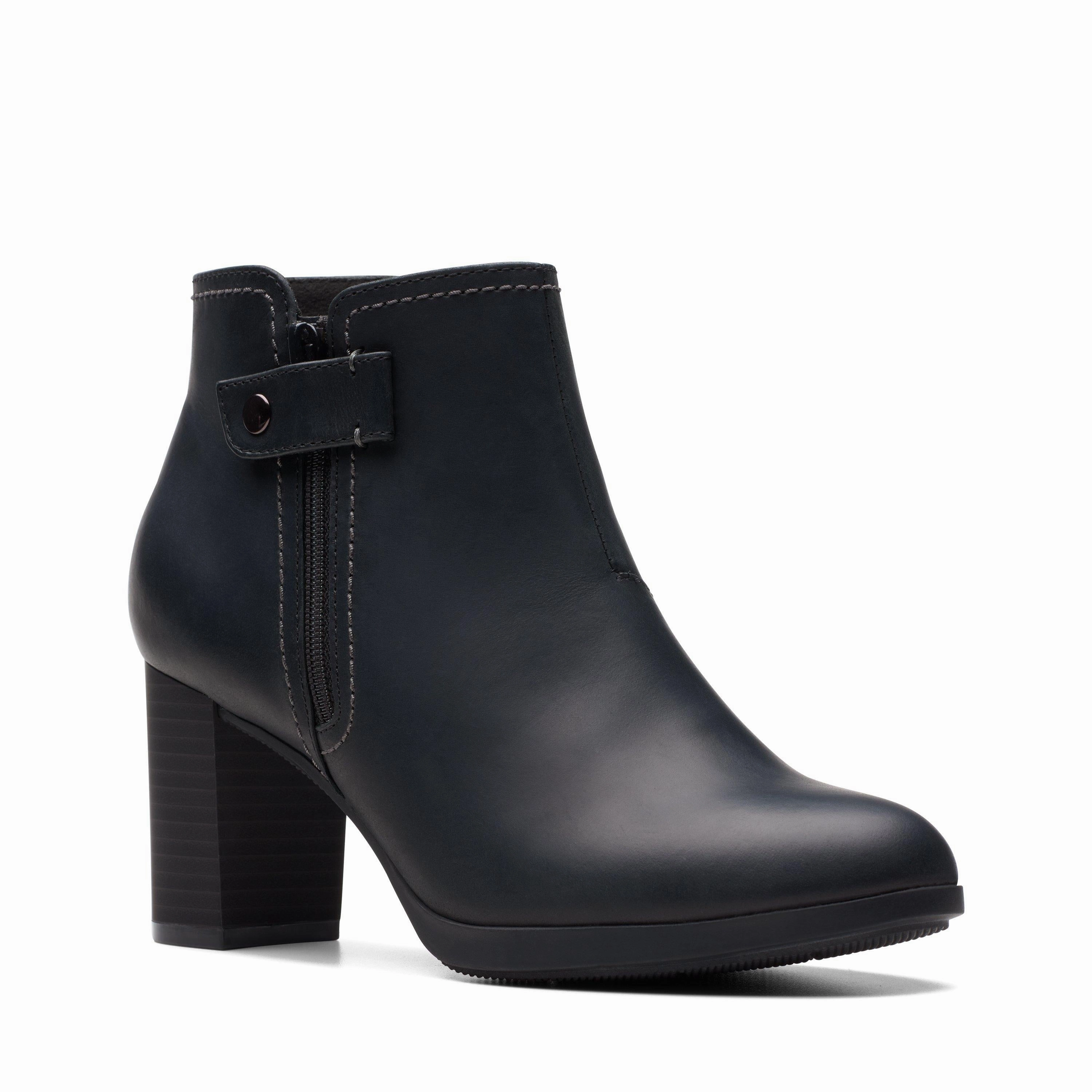 Clarks Bayla Glow in Black Leather