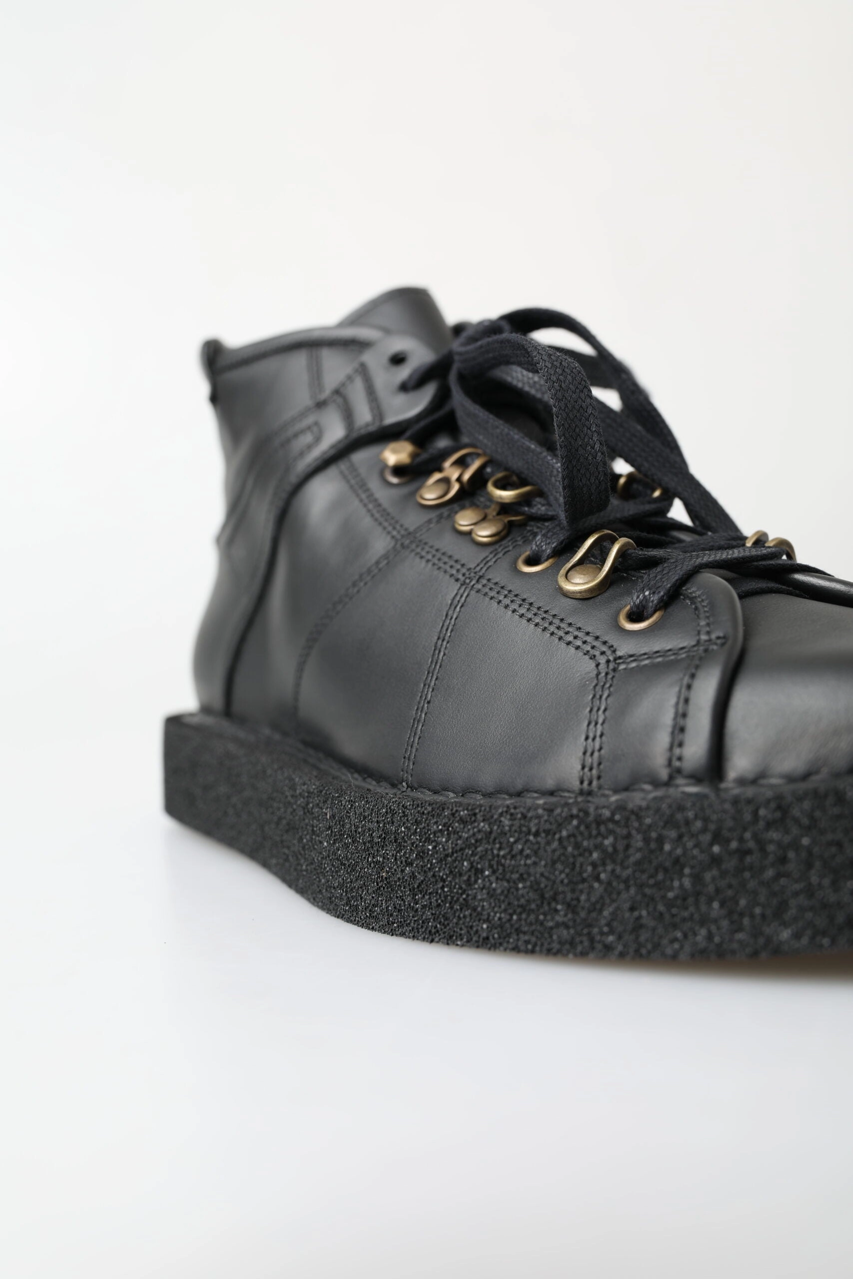 Dolce & Gabbana Elegant Ankle Boots with Chain Men's Detail