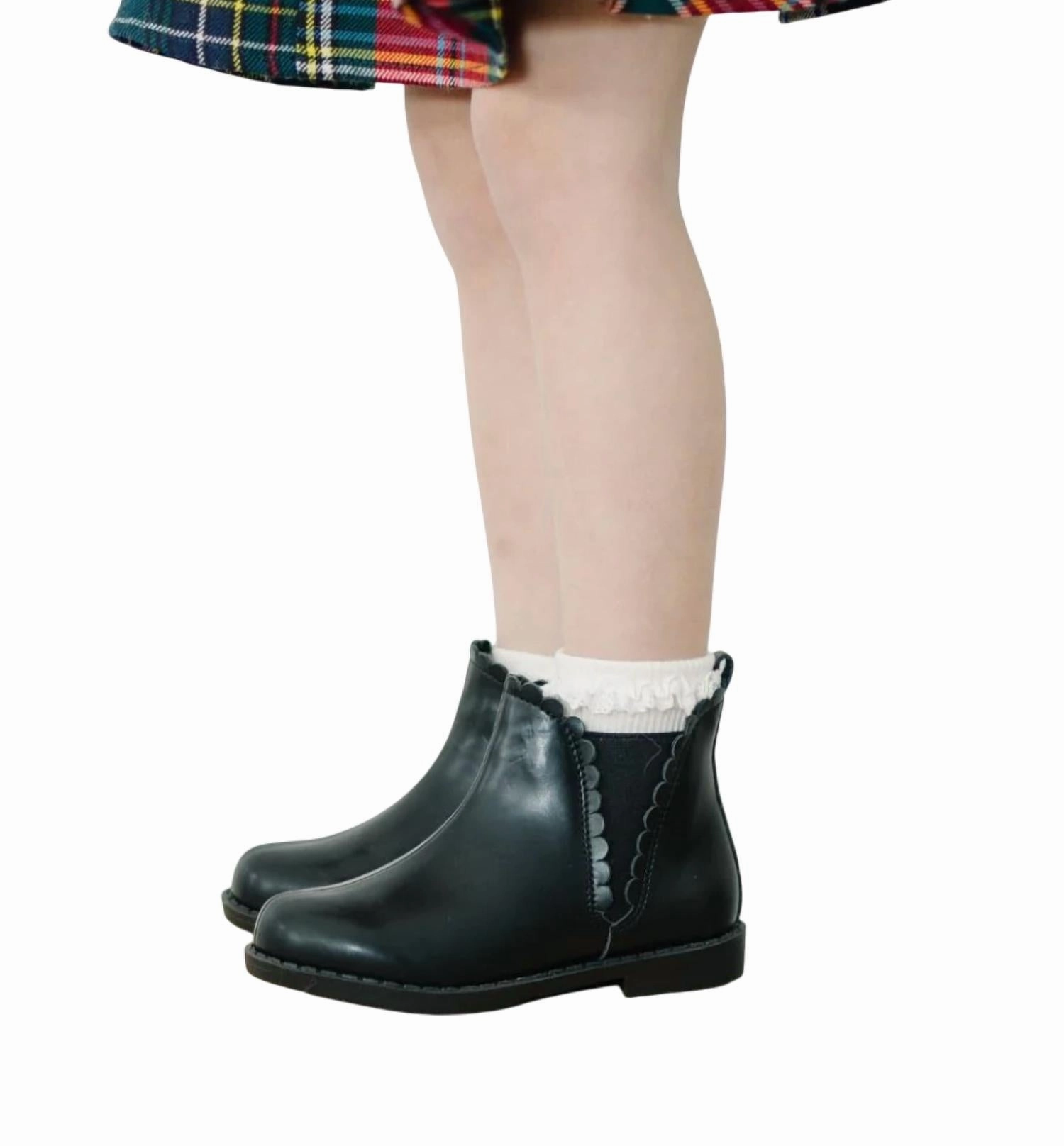 Girl's Nicola Scalloped Chelsea Boot In Black