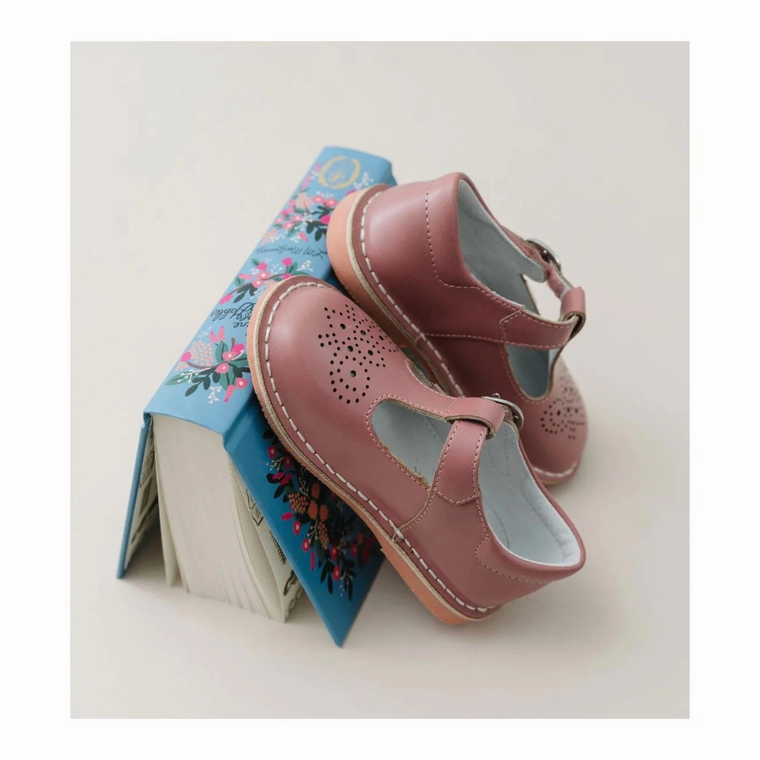 Kid's Ollie T-Strap Shoes In Vintage Rose
