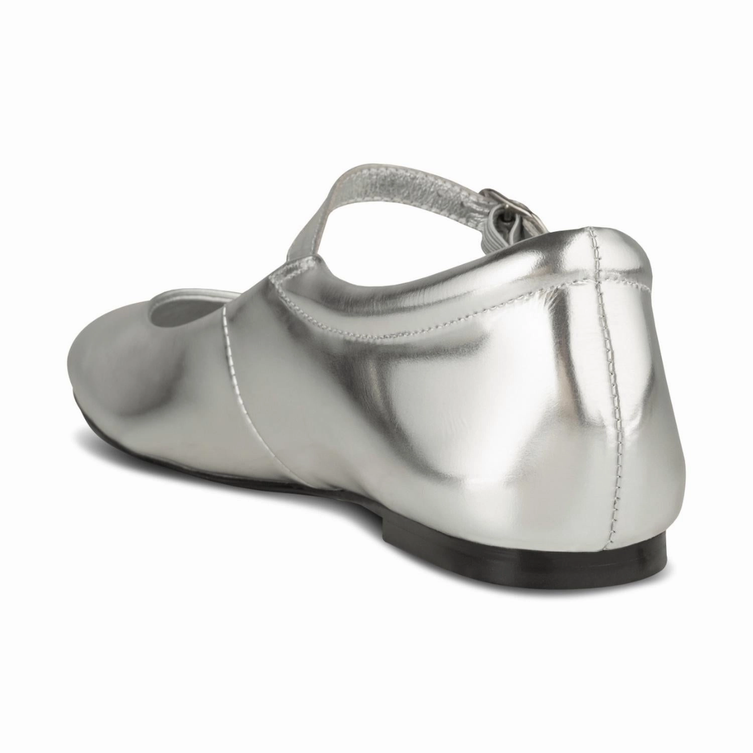 Maya Shoes In Metallic Silver