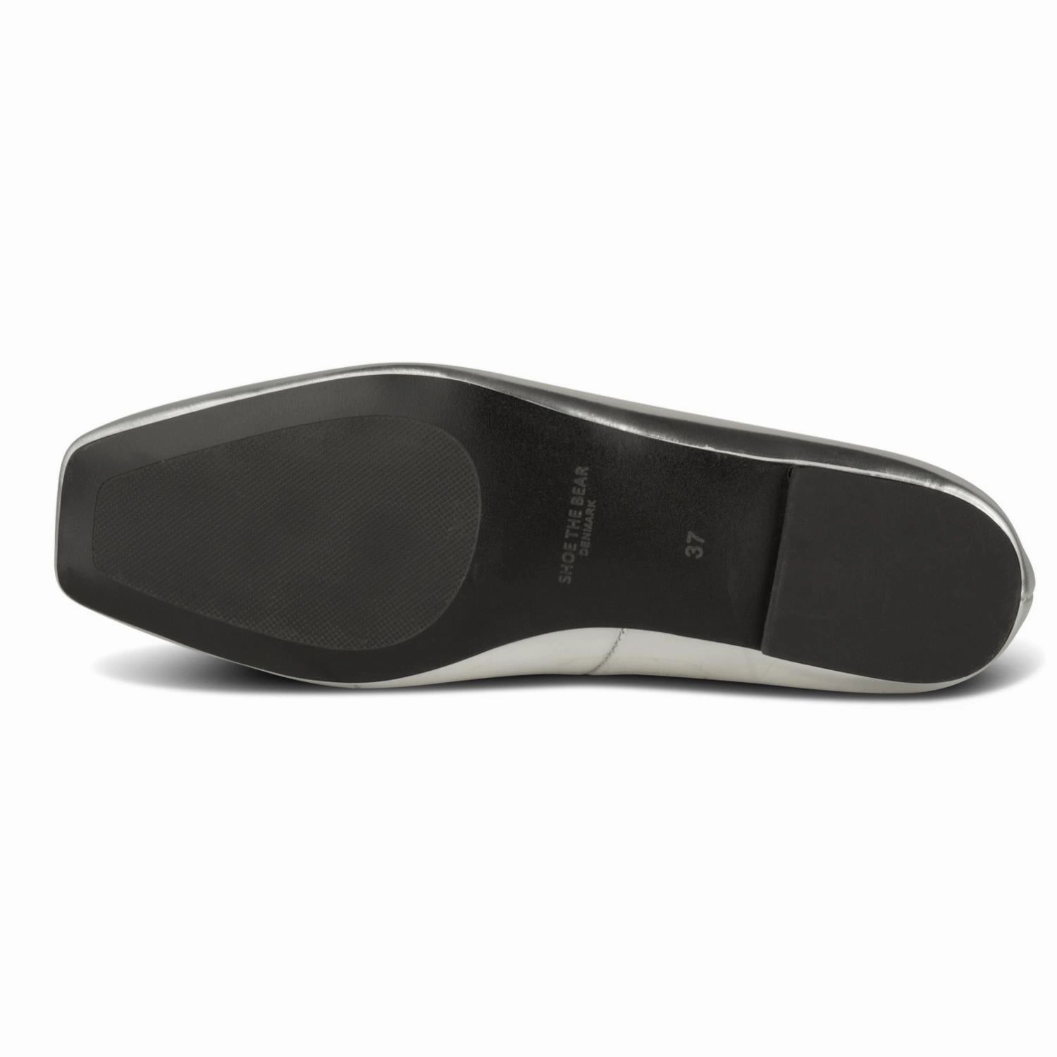 Maya Shoes In Metallic Silver