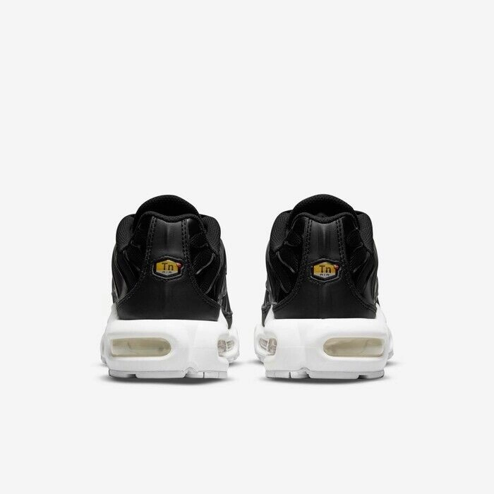 Nike Air Max Plus DM2362-001 Sneakers Womens 6 Black White Running Shoes RHS3571