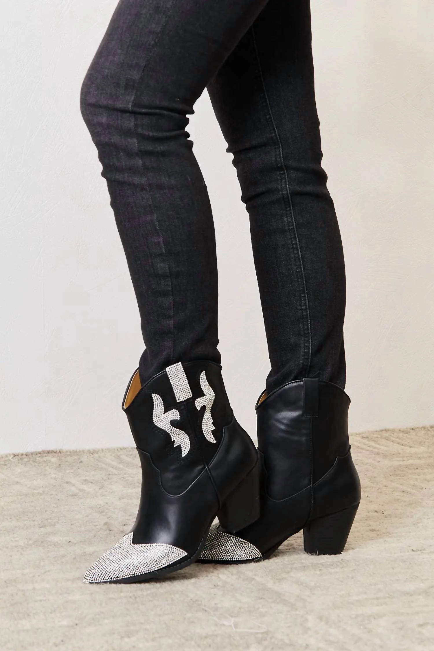 Rhinestone Pointed Boots In Black