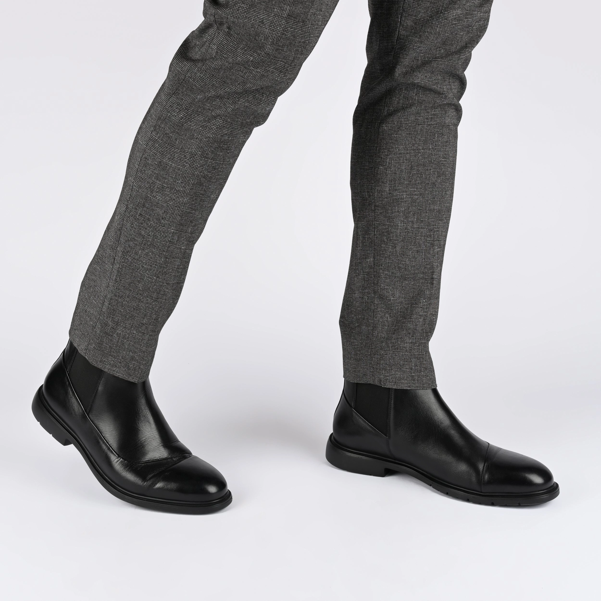 Thomas & Vine Hanford Plain Toe Chelsea Boot