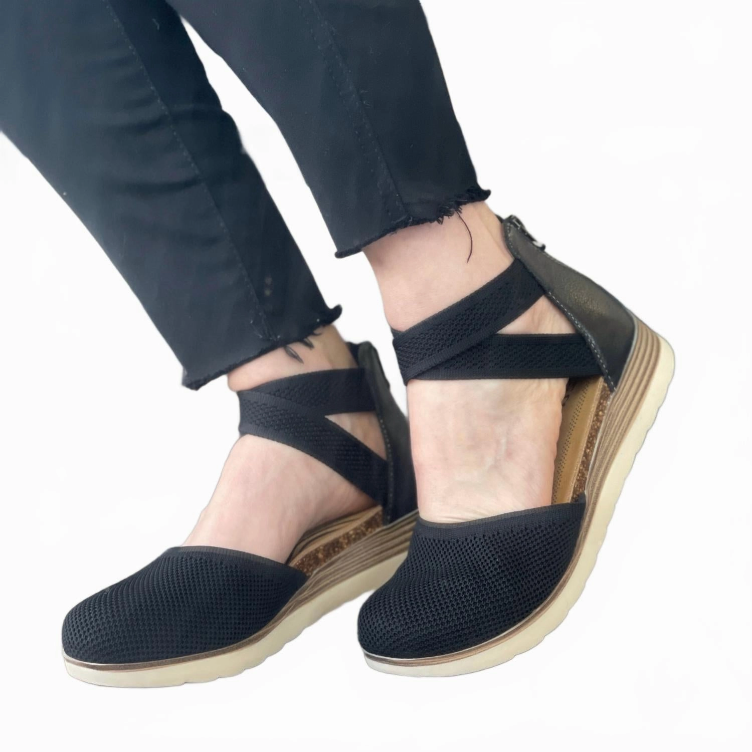 Women's Blanche Walking Sandal In Black