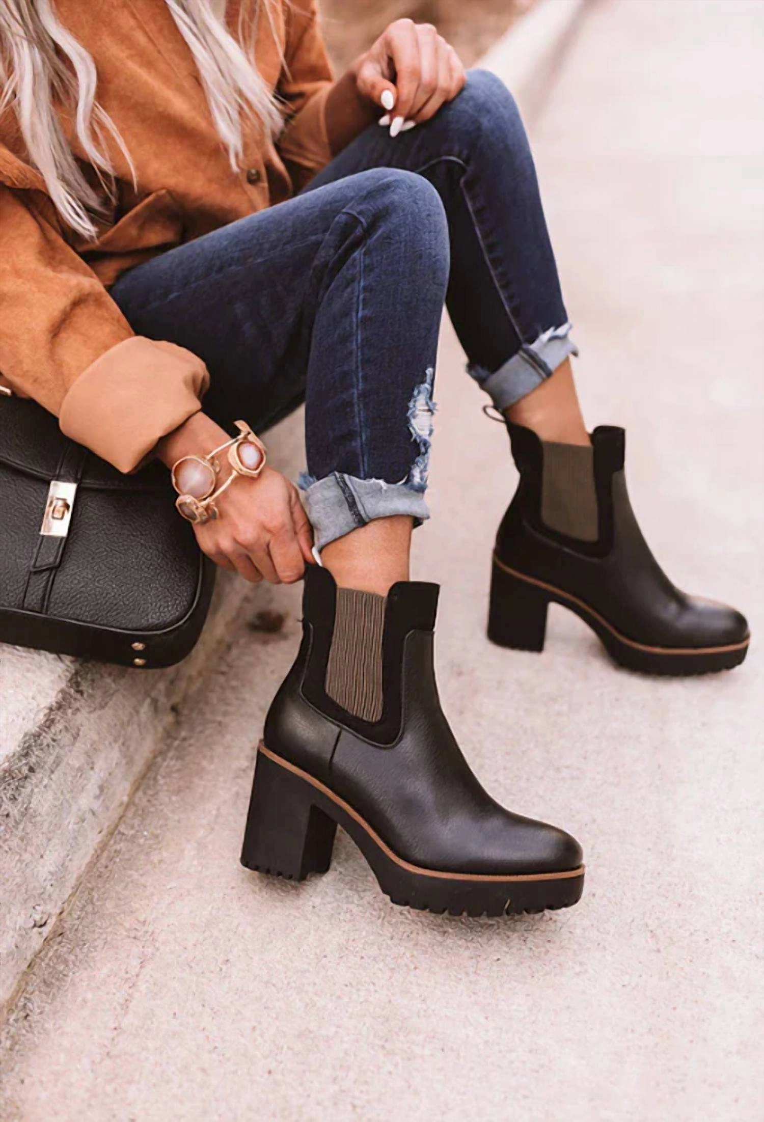 Women's Chelsea Boot In Black