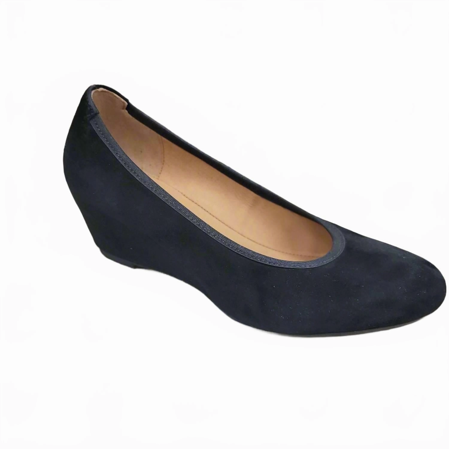 Women's Fantasy Pump In Black Suede