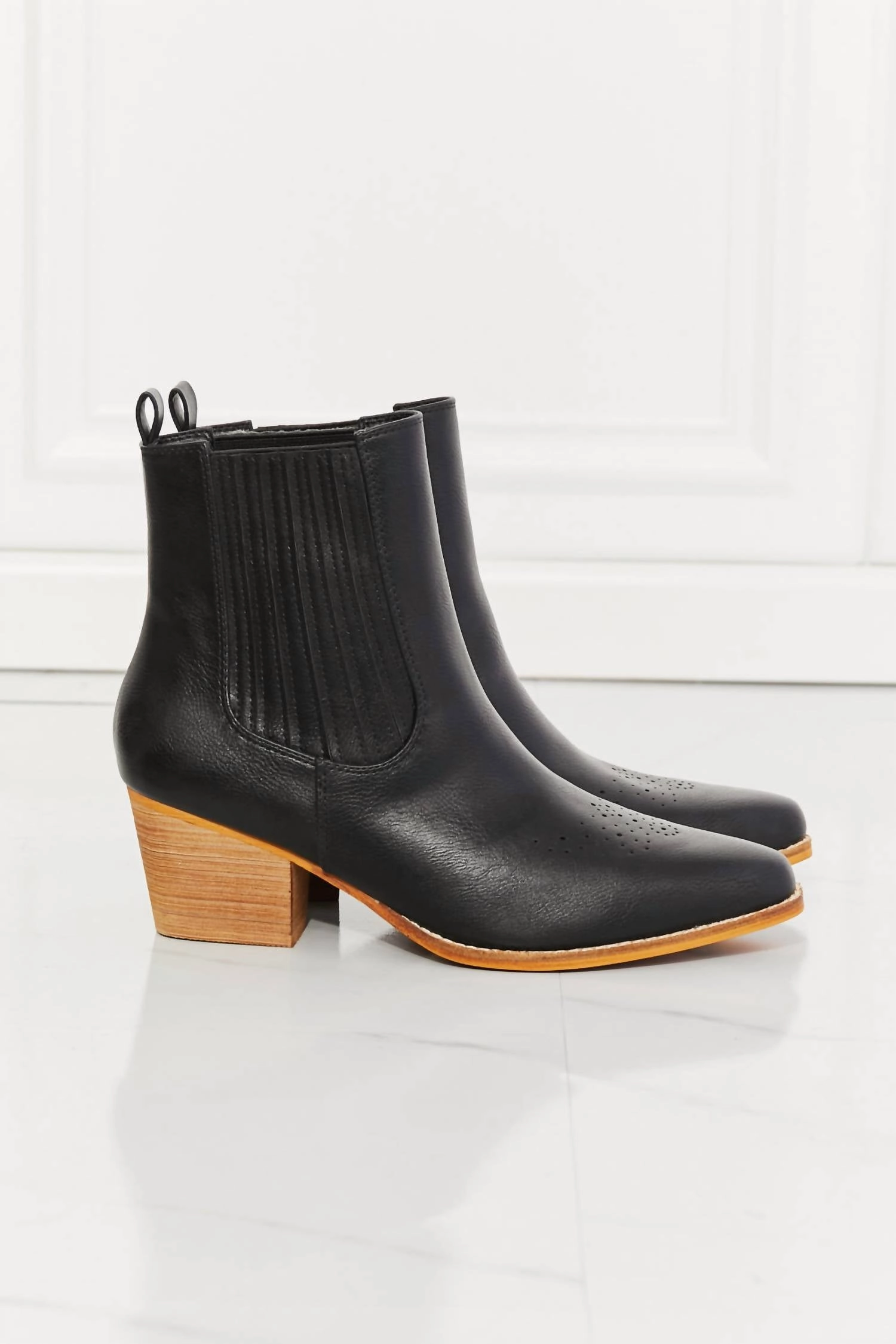 Women's Love The Journey Chelsea Boots In Black Womens Boot Deals Today