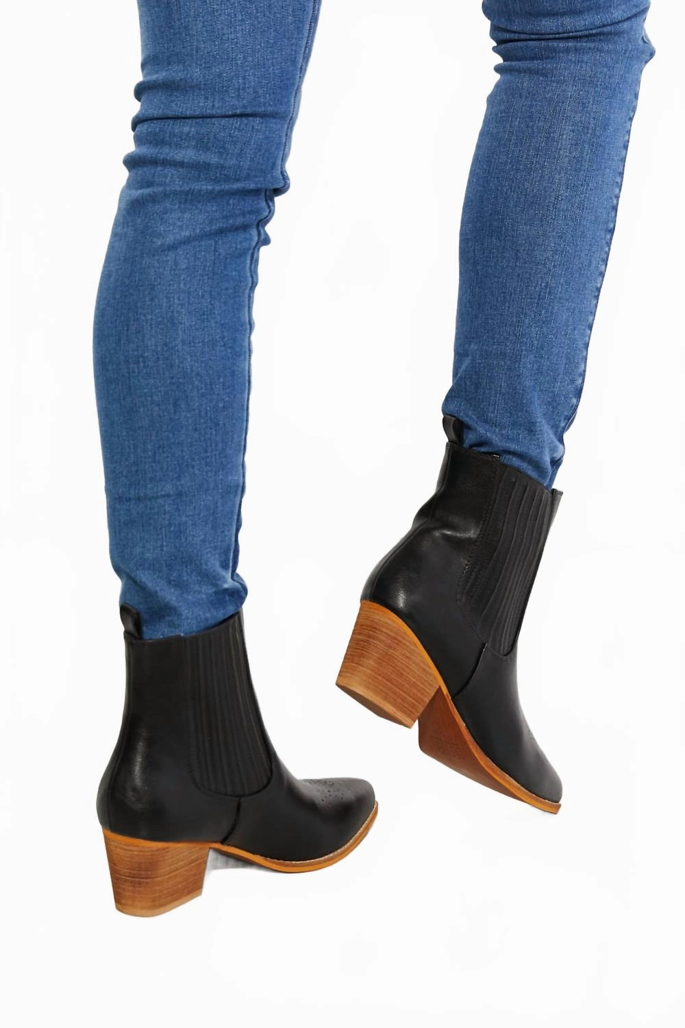 Women's Love The Journey Chelsea Boots In Black