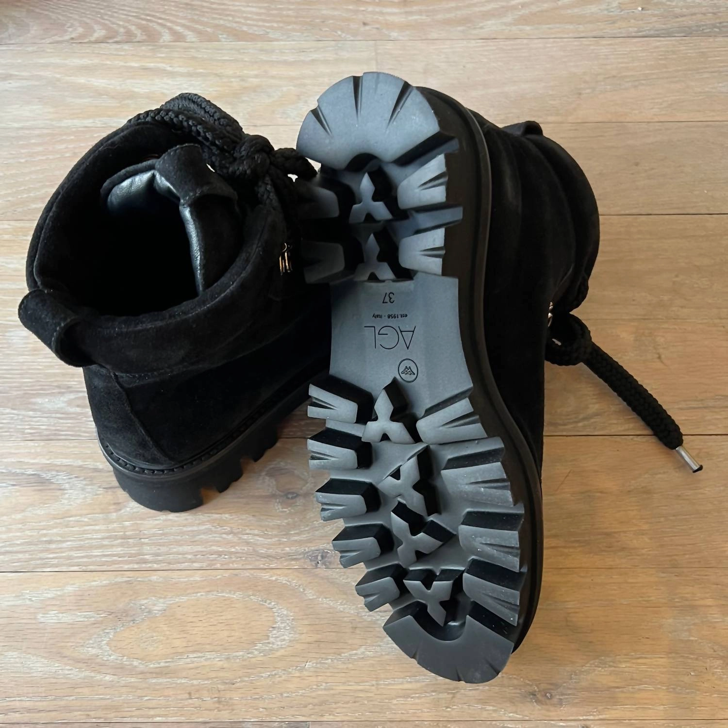 Women's Natalia Mountain Boot In Nero