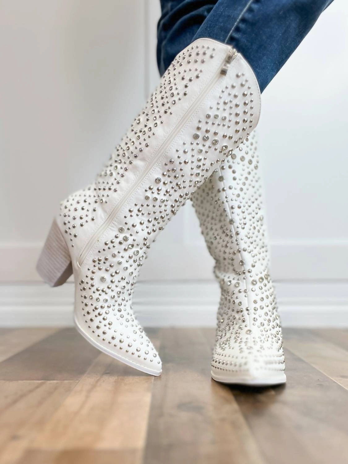 Women's Scootin Boots In White