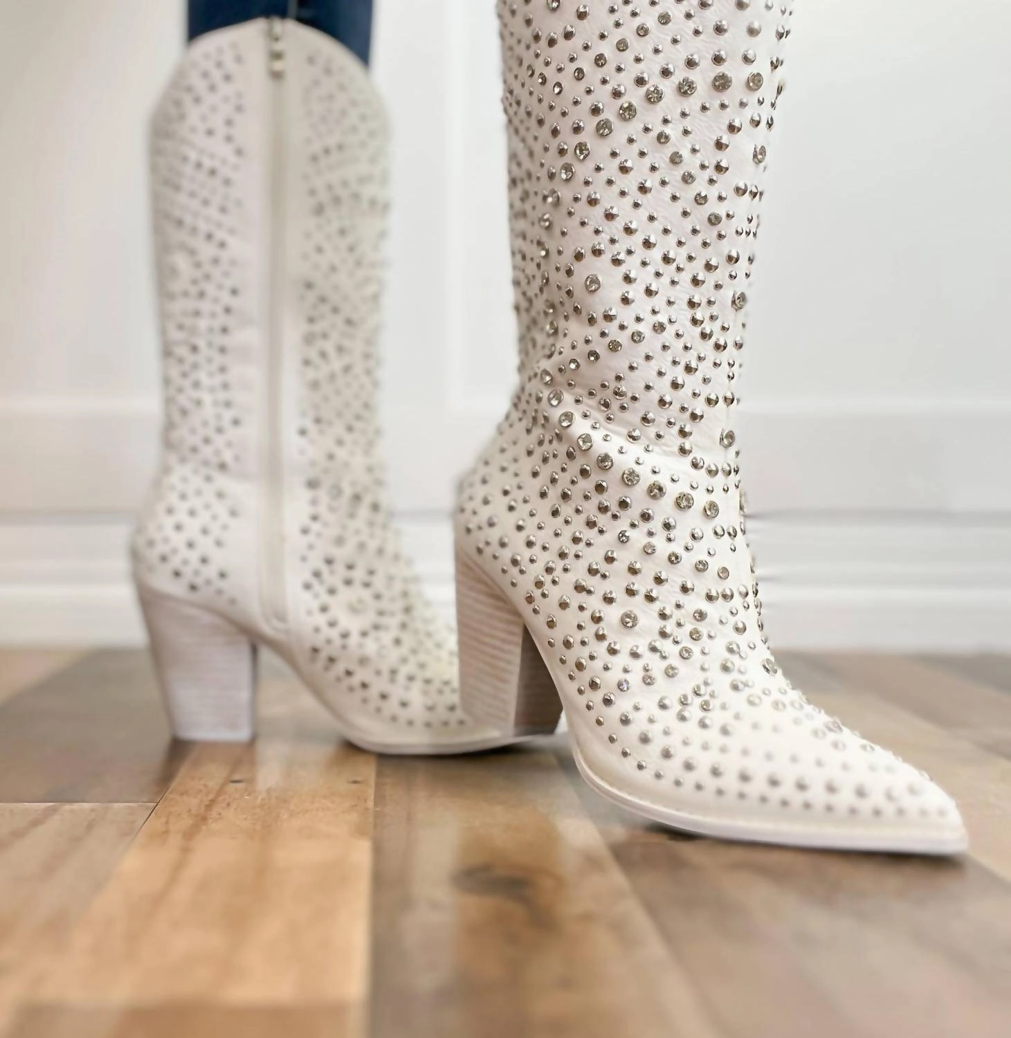 Women's Scootin Boots In White