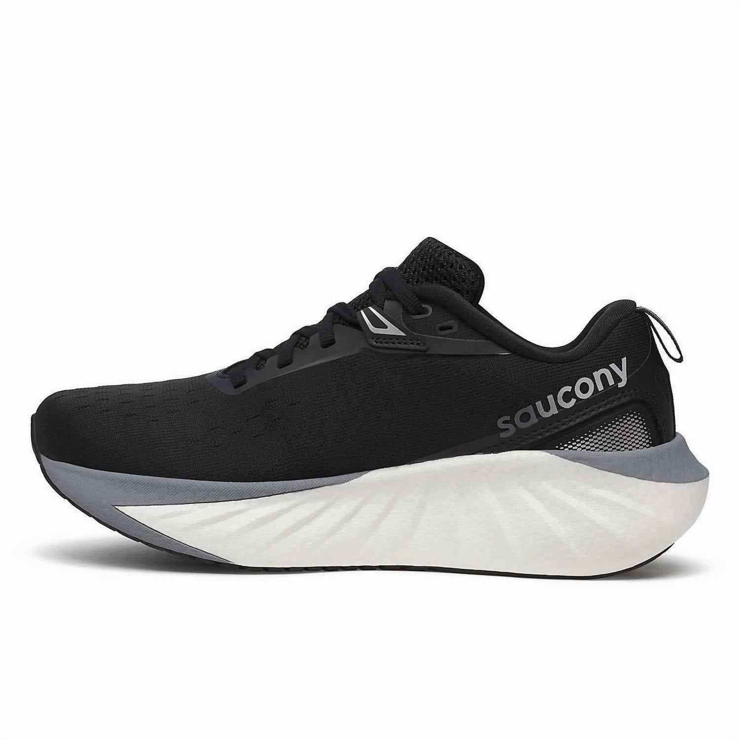 Women's Triumph 22 Running Shoes In 200 - Black/white